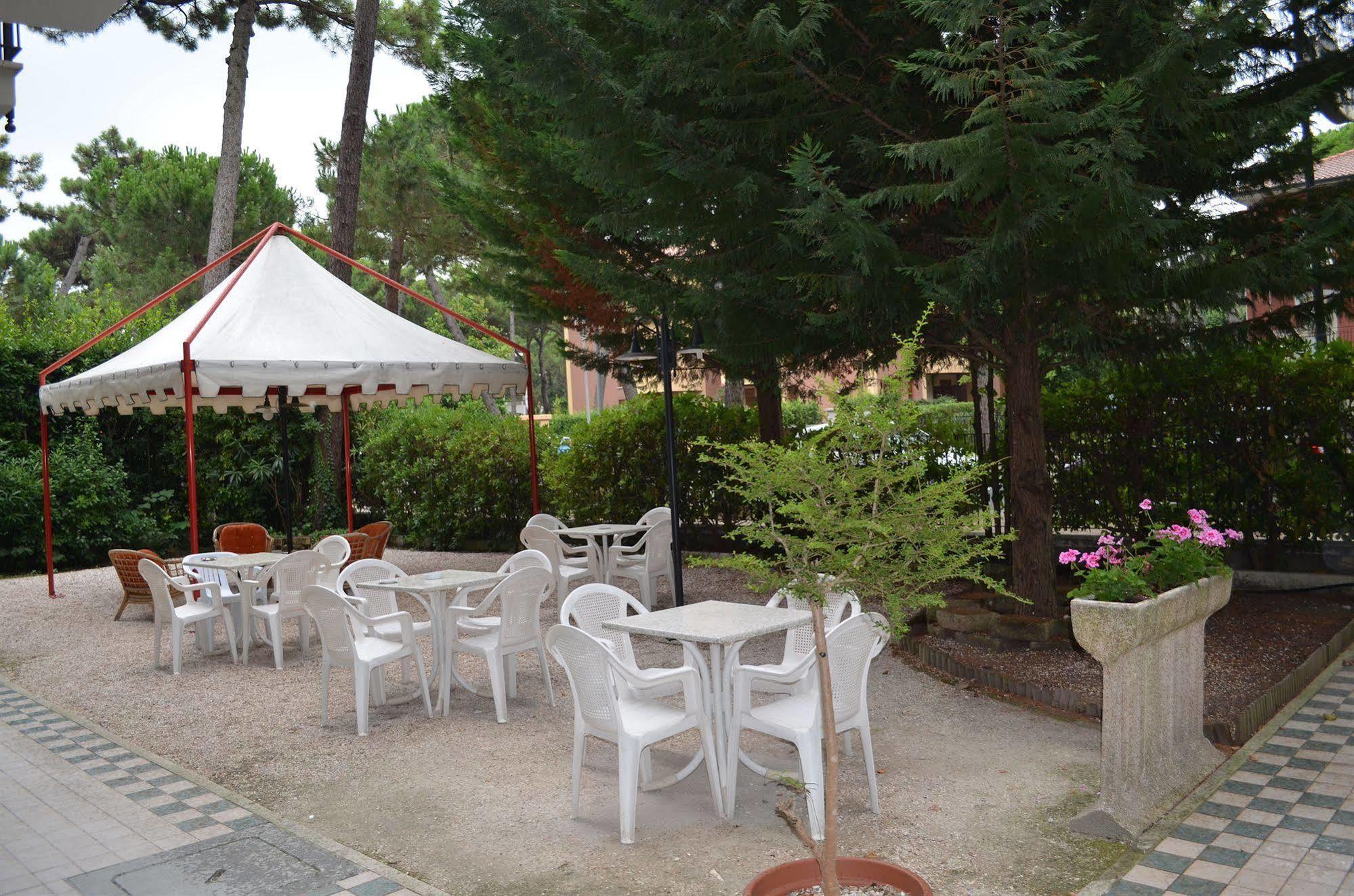 Hotel B&B Des Bains 밀라노마리티마 외부 사진